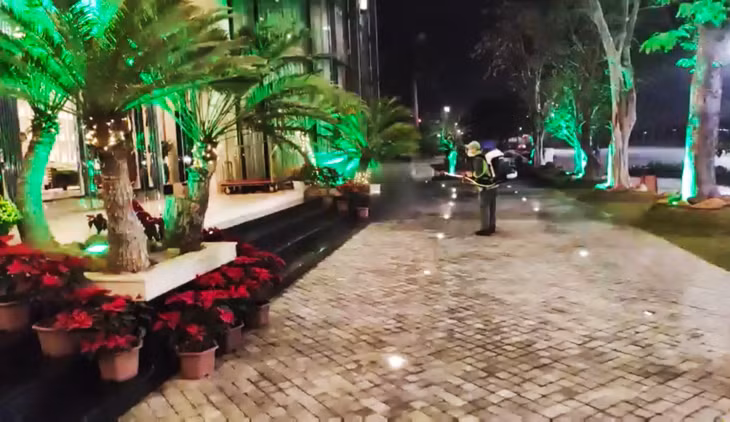 Central Luxury Hạ Long Hotel spayed disinfectant both inside and outside the hotel