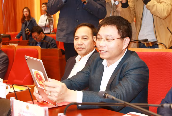Quang Ninh's Chairman Nguyen Van Thang signed commitment to operate the portal effectively