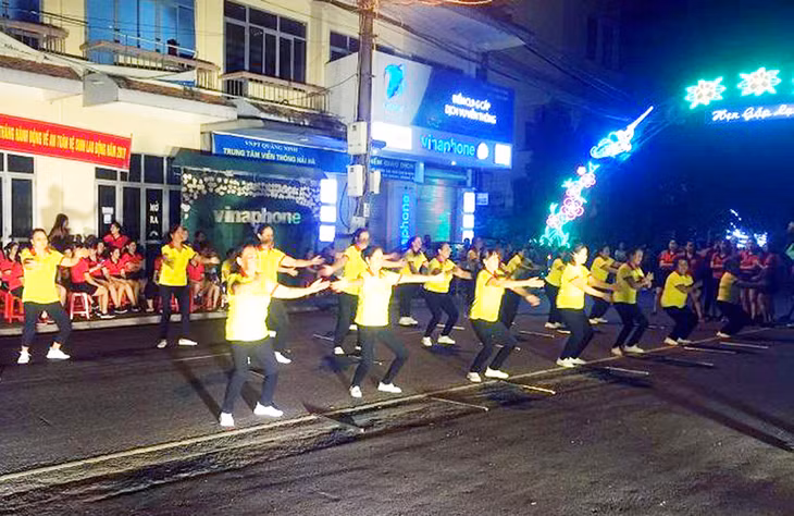 Art performance on the walking street