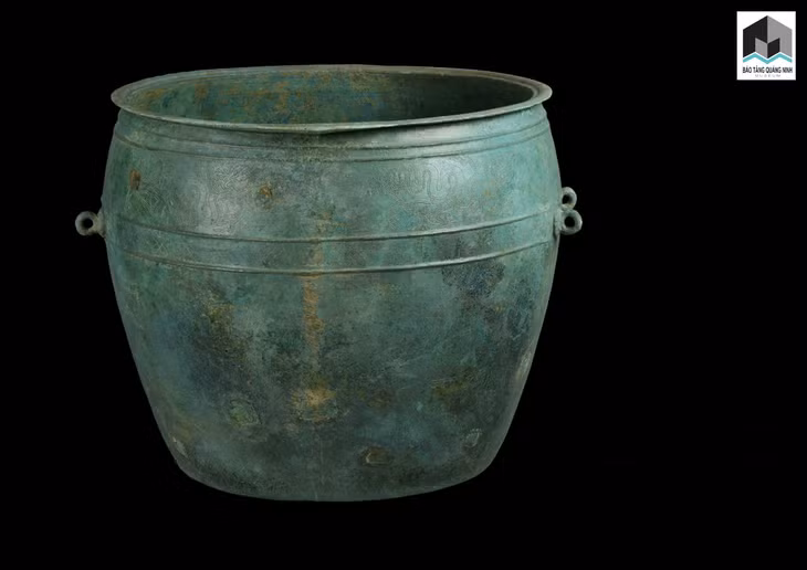 Tran Dynasty’s bronze bucket