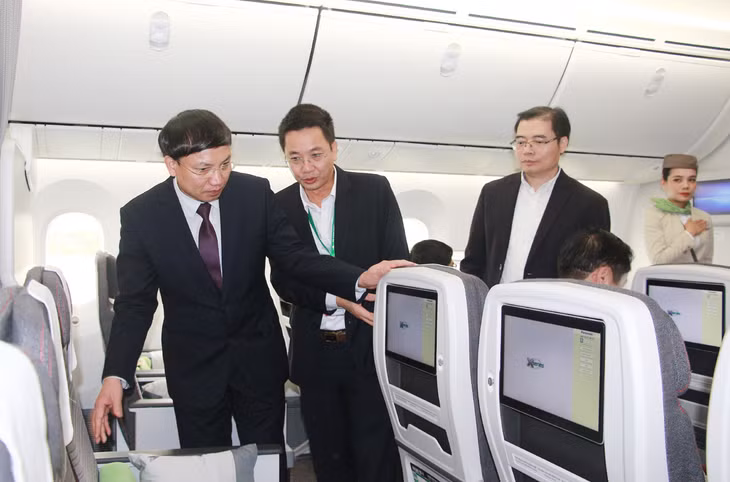 Delegates on board of Boeing 787-9 Dreamliner