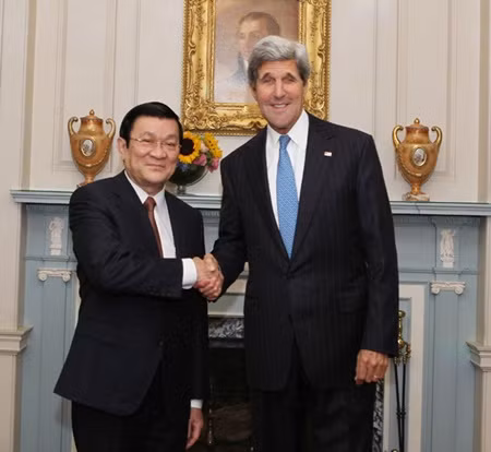 President Truong Tan Sang meets US Secretary of State John Kerry in Washington DC on July 24.—VNA/VNS Photo