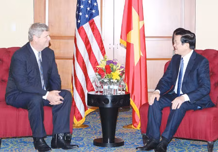 Viet Nam President Truong Tan Sang (right) meets US Secretary of Agriculture Tom Vilsack for comprehensive talks about trade between the two nations.
