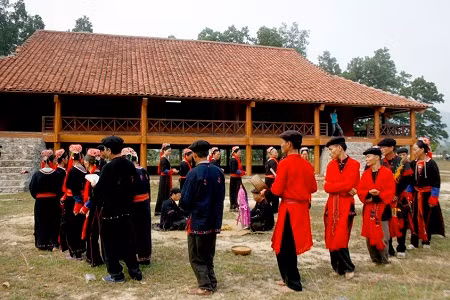  Dance in a festival in Quang Ninh province (Source: Cong Thuong Newspaper)