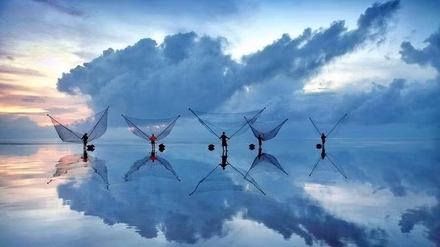 First-prize winning photo 'Sunset Life' by Kieu Anh Dung from Vietnam 