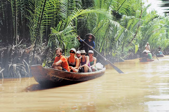  Tour at river