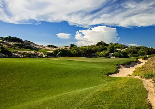 The Bluffs golf course in The Grand-Ho Tram Trip (Photo: http://www.thegrandhotram.com)