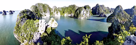 Rocks in the Bai Tu Long Bay