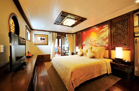a luxurious bedroom on the 5 star Paradise Peak cruise