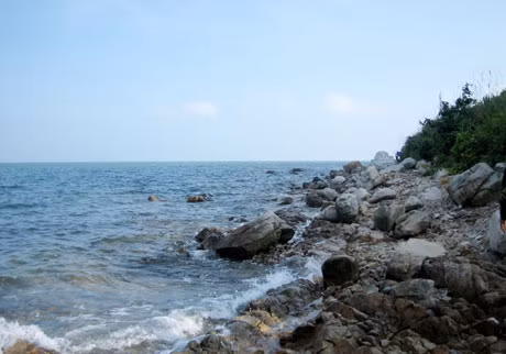 Nature lovers must feel suprised at the primitive beauty of a system of rocky islands.