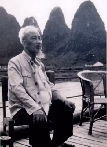 In teenagers’ memory, President Ho Chi Minh is always remembered as the old father of the Vietnamese nation, who has a high forehead, bright eyes, with silver-colored beard and hair