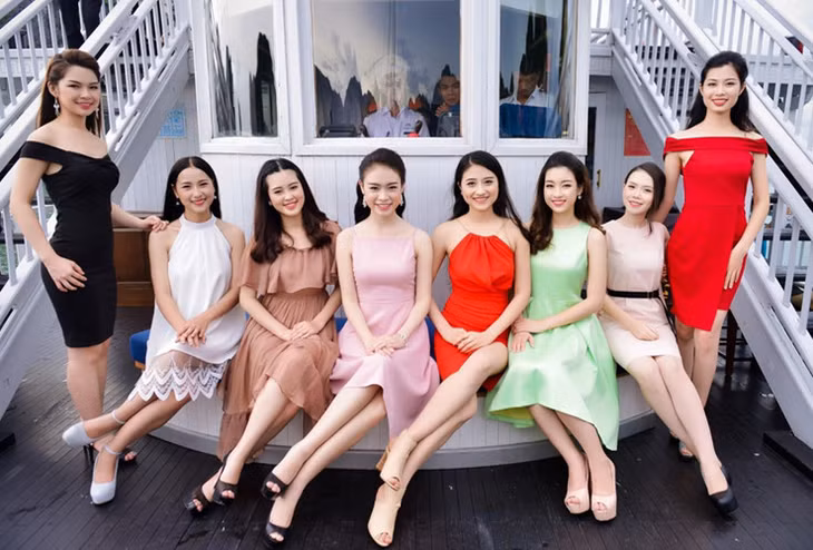 Sitting beats sashaying deck in high heels