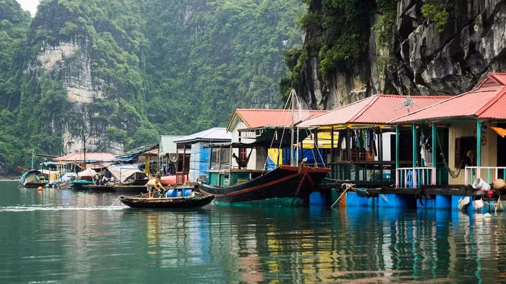 All floating houses on halong Bay were removed. Photo: internet