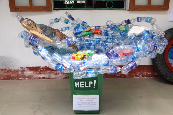 Art work by Dau Quyet Tien made from ocean plastic 