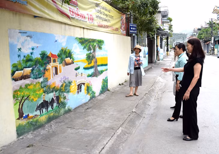 A part of murals in Quang Trung Ward, Uong Bi City