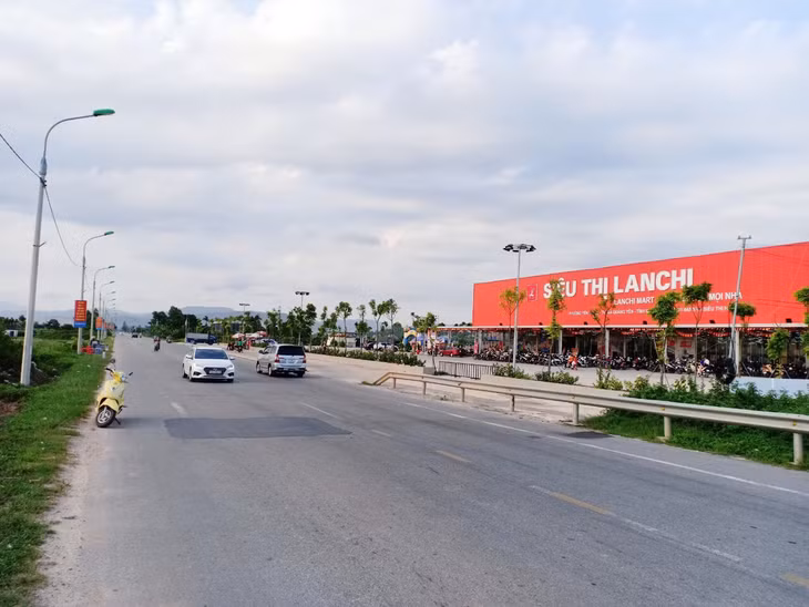 Quang Yen Town's transportation infrastructure have been invested 