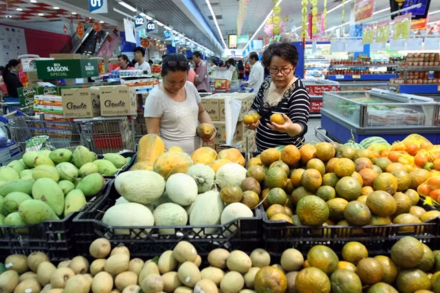 Shoppers buy fruit at a Co.op mart Supermarket in HCM City. The nation's total retail sale of goods saw a year-on-year increase of 12.7 per cent in the first five months of this year. — VNA/VNS Photo Thanh Vũ