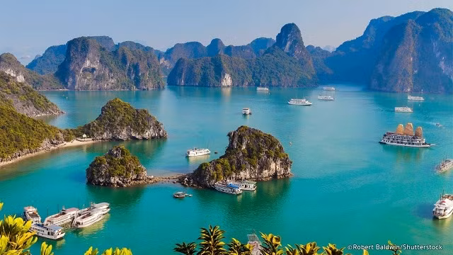 Featuring numerous attractive scenic spots and heritages, including Ha Long Bay, Quang Ninh has huge advantages for tourism development.