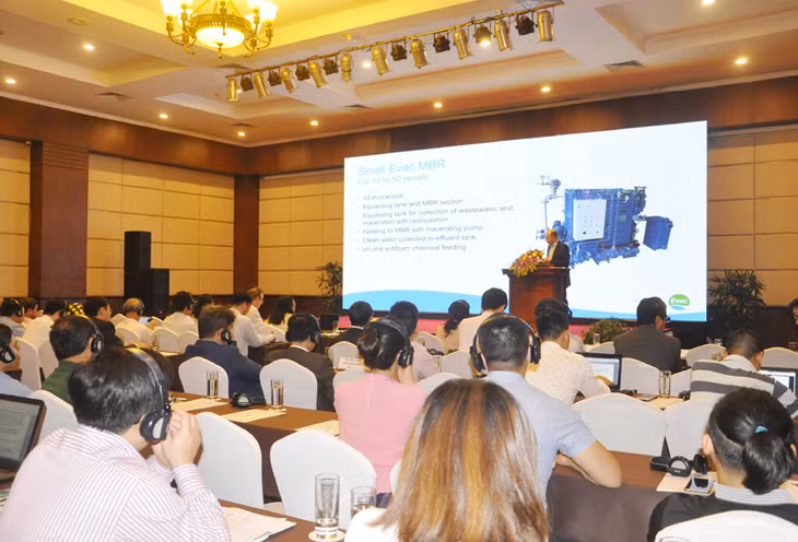 The reported also stated that in 2018 there were about 500 tourist boats in Ha Long Bay and 121 ones in Cat Ba archipelago