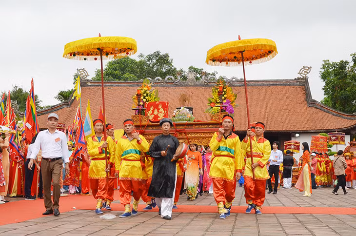 Bach Dang Traditional Festival - one of the major festivals in Quang Ninh is held annually from the seventh to the ninth day of the third lunar month