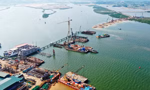 On construction site of Cua Luc Bridge No.1