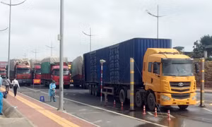 Improving the custom clearance via Bac Luan Bridge No.2