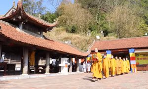 Yen Tu spring festival opens amid tight anti-Covid-19 measures