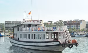 Reducing boat tickets to Ha Long Bay