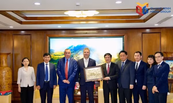 Quang Ninh Deputy Party Secretary receives Chairman of Communist Party of the Czech Republic