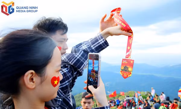 More than 4,000 people join “Radiant Vietnam” program at Yen Tu