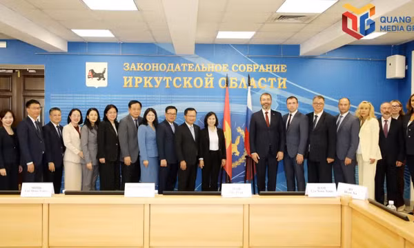 Quang Ninh City delegation works in Irkutsk 