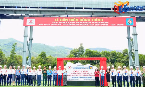 Plaque attached to Hon Gai coal selection conveyor project