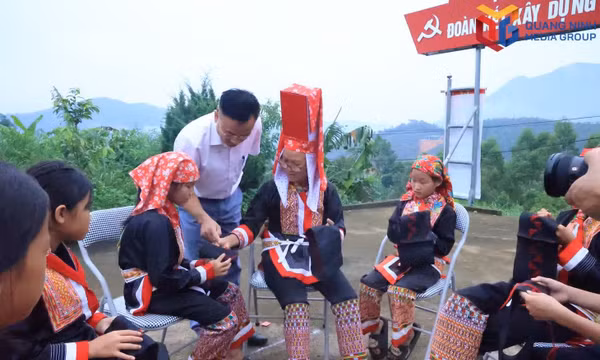 Traditional embroidery of the Dao people