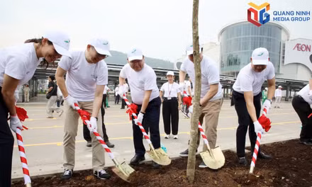 Quang Ninh City Party Committee Secretary joins tree-planting event at AEON MALL Ha Long