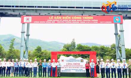 Plaque attached to Hon Gai coal selection conveyor project