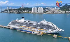 Quang Ninh welcomes nearly 4,500 international tourists aboard mega cruise ship
