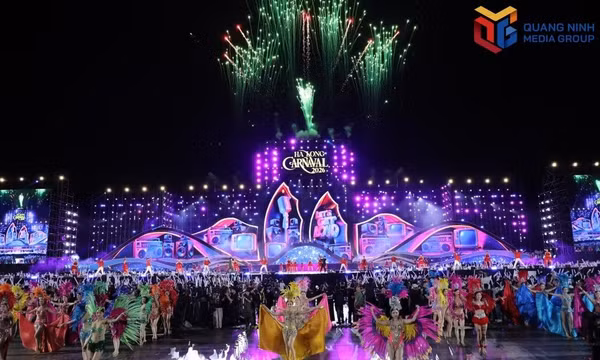Samba performances, fireworks, music and light shows bring color and excitement to Ha Long Carnaval 2026.