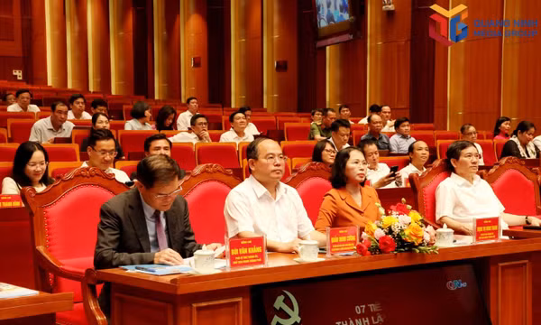 Mr. Quan Minh Cuong, Member of the Party Central Committee, City Party Secretary, and Head of the City’s National Assembly Delegation, and the Deputy City Party Secretaries, attending the conference.