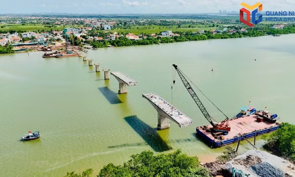 Construction work on the Song Chanh Bridge is underway.
