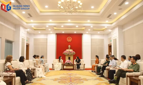 Vice Chairwoman Vu Thi Mai Anh in conversation with the Miss World Organization and top 3 titleholders.