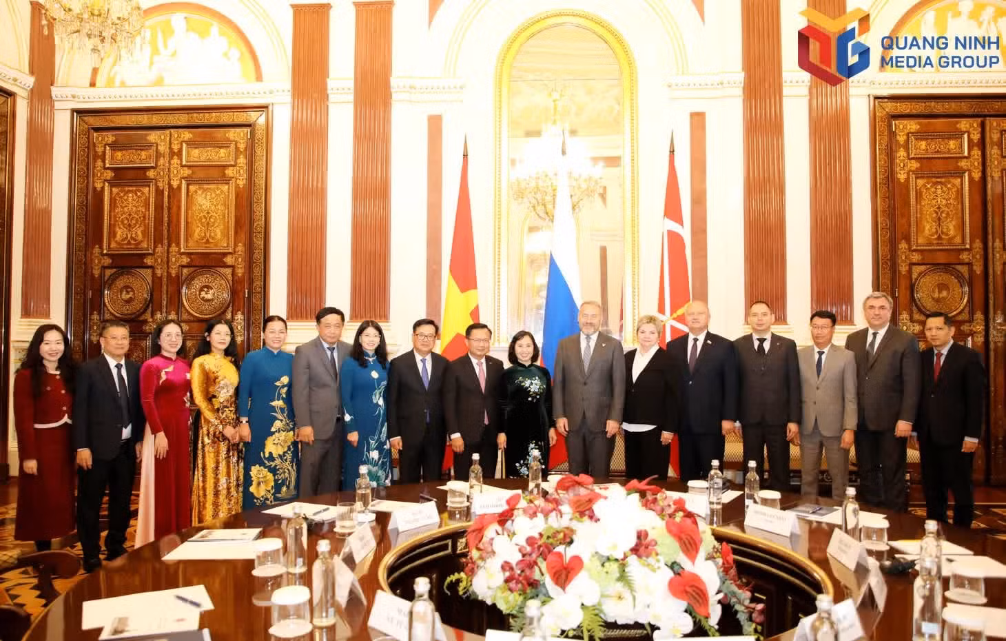 chup-anh-luu-niem-hoi-dong-lap-phap.jpg