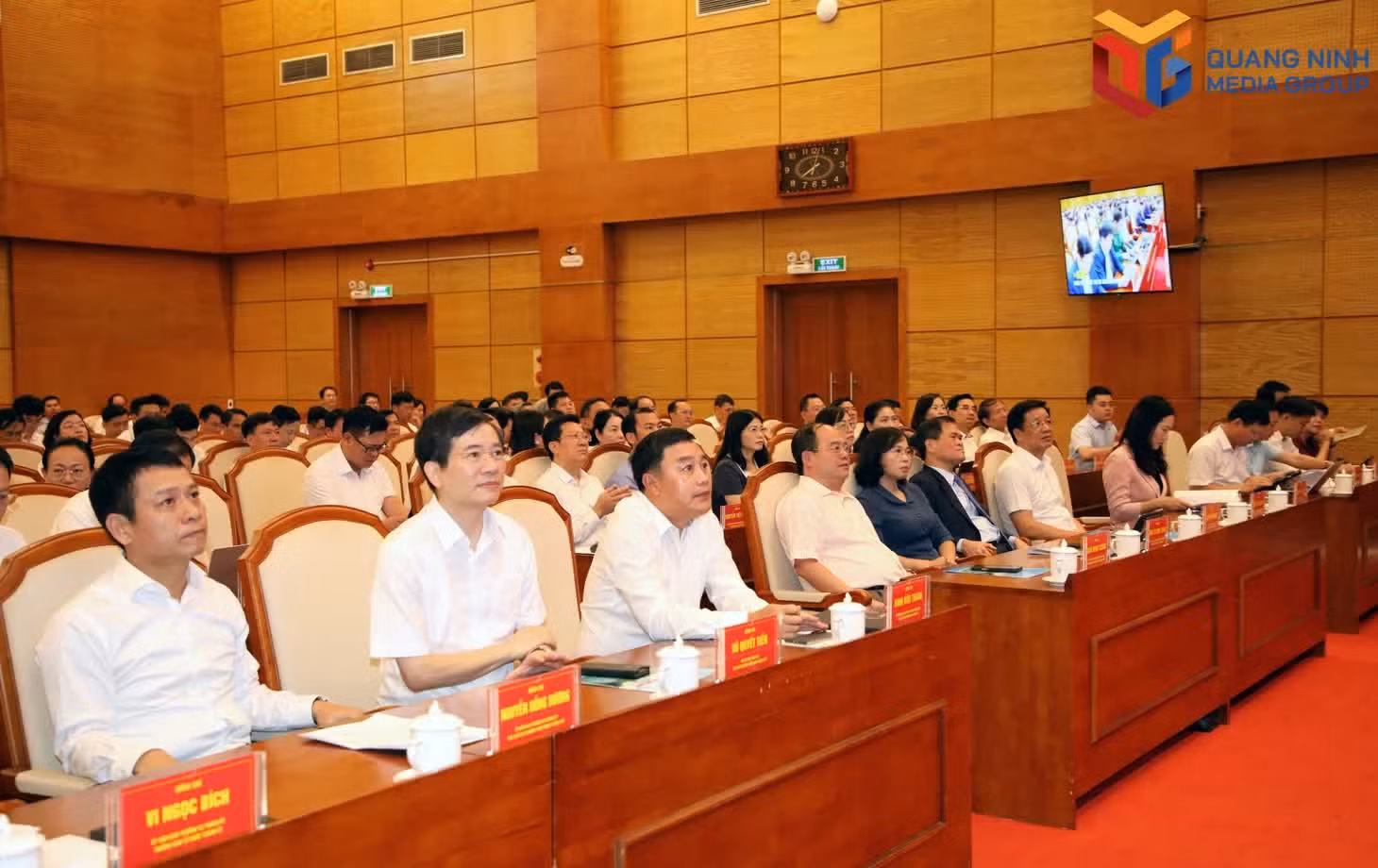 210-phat-dong-dai-bieu.jpg
