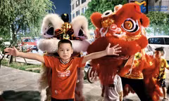 Joining in the lion dances and snapping photos with the lion dancers are always the activities children look forward to the most, bringing endless joy and laughter whenever the Mid-Autumn Festival arrives.