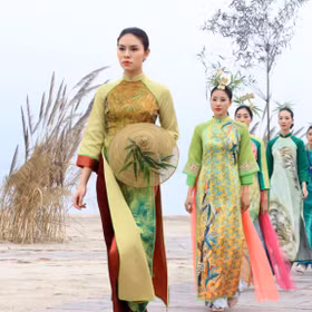 Ao Dai Festival excites crowds in Cam Pha city