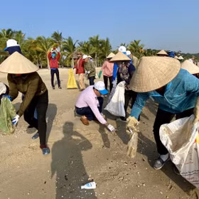 Quang Ninh steps up environmental campaigns against sea plastic waste