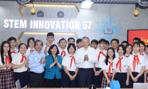 Party chief urges promoting innovation, digital transformation in schools
