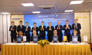 Signing investment agreement for MRO complex at Van Don International Airport