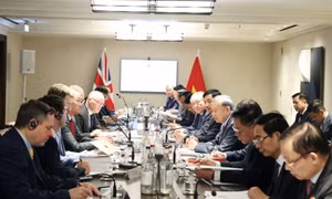 Vietnamese Party chief attends seminar on AI, technology in London
