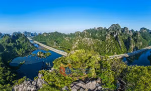 The spectacular beauty of Ha Long - Cam Pha coastal road