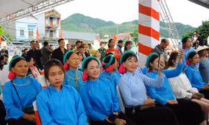 Po Hen highland market opens in Mong Cai city